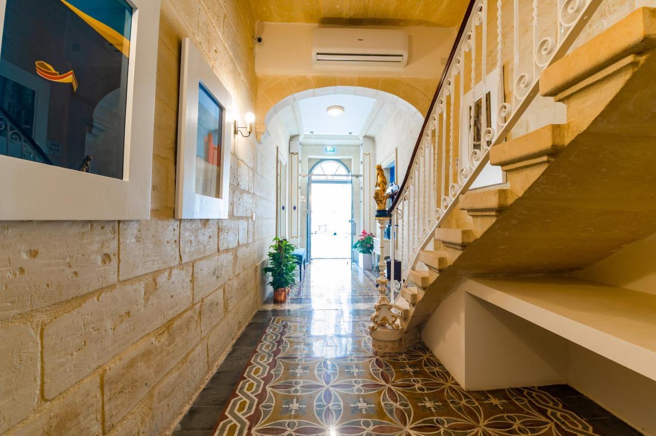 Monreal Boutique Townhouse - R024Rm4 호텔 파올라 외부 사진